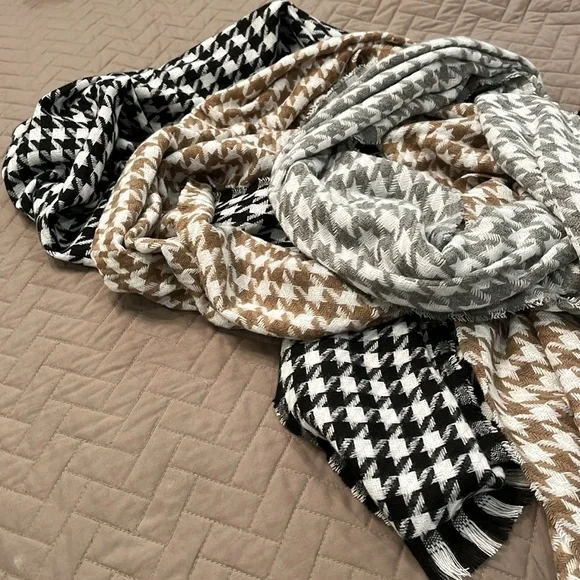 Set of 3 Houndstooth Fringe Scarves / NWOT - Picture 11 of 11